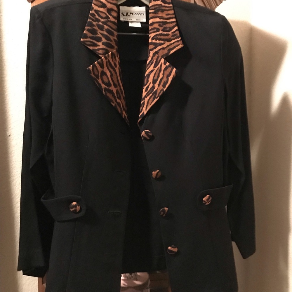 Women’s Petite Tiger Print Pant Suit